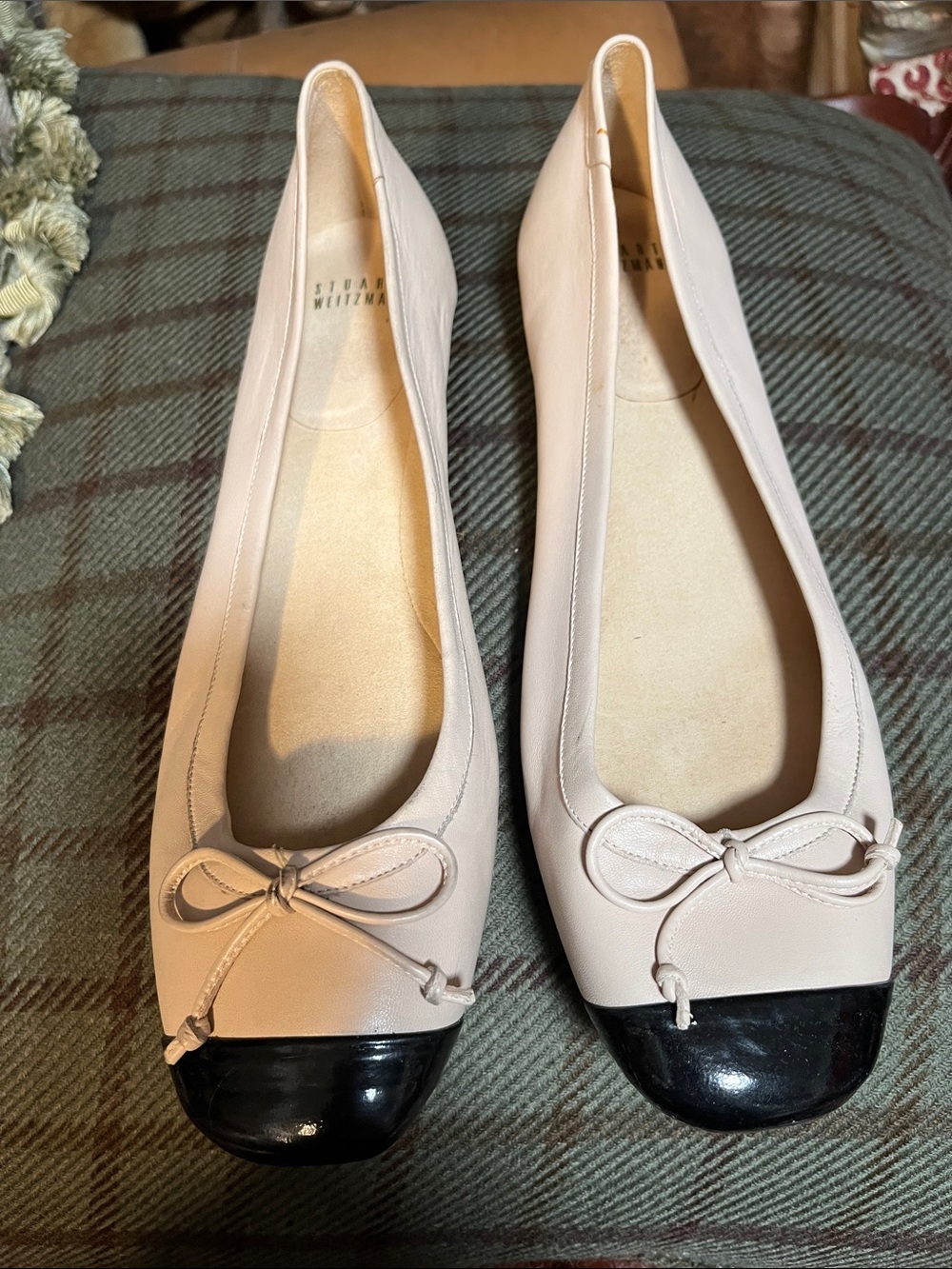 Stuart Weitzman Two-Tone Ballet Flats in Light Cream and Black Cap Toe 10.5